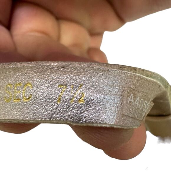 Reaction Kenneth Cole Gold T‎ Strap Wedge Sandals Women's Heels - Picture 14 of 15